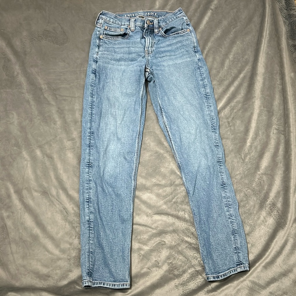 american eagle mom jeans